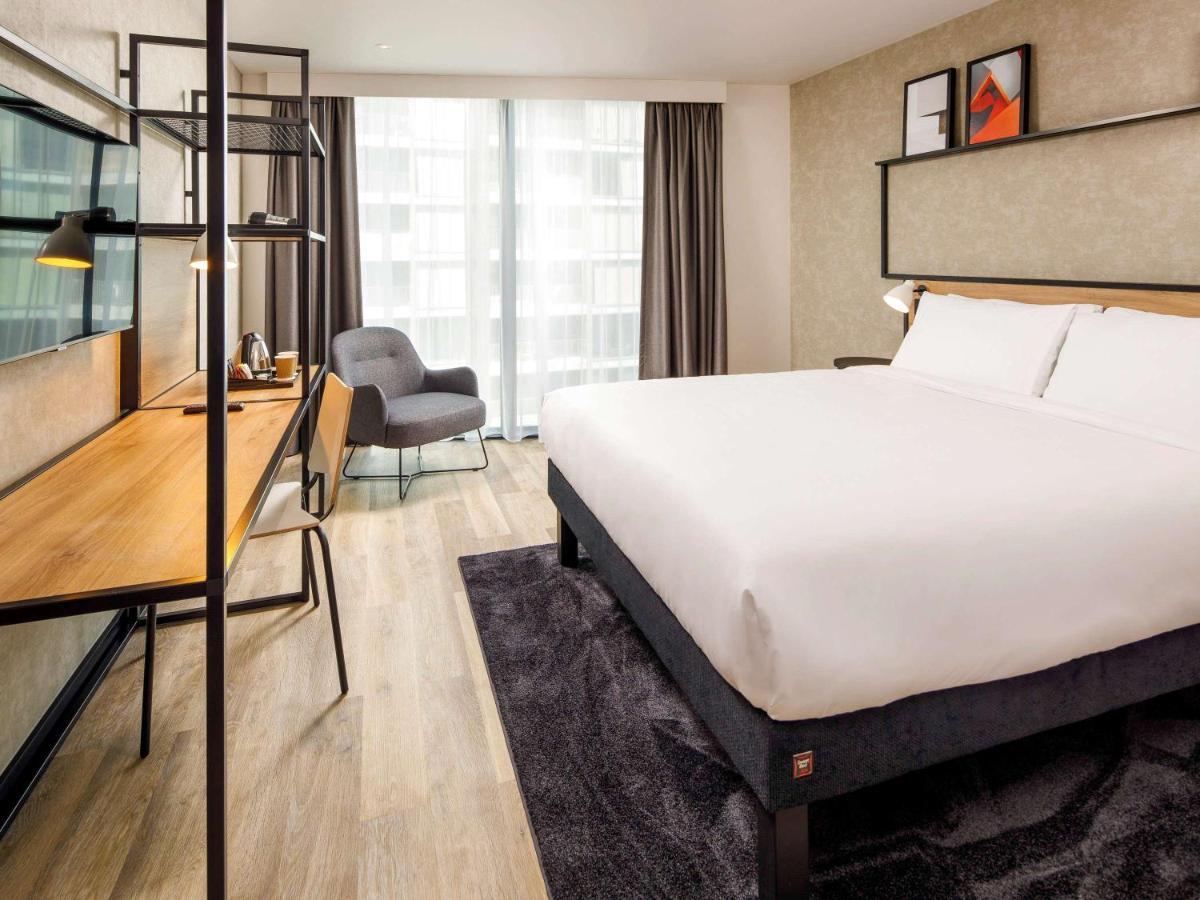 Отель Ibis London Sutton Point Экстерьер фото